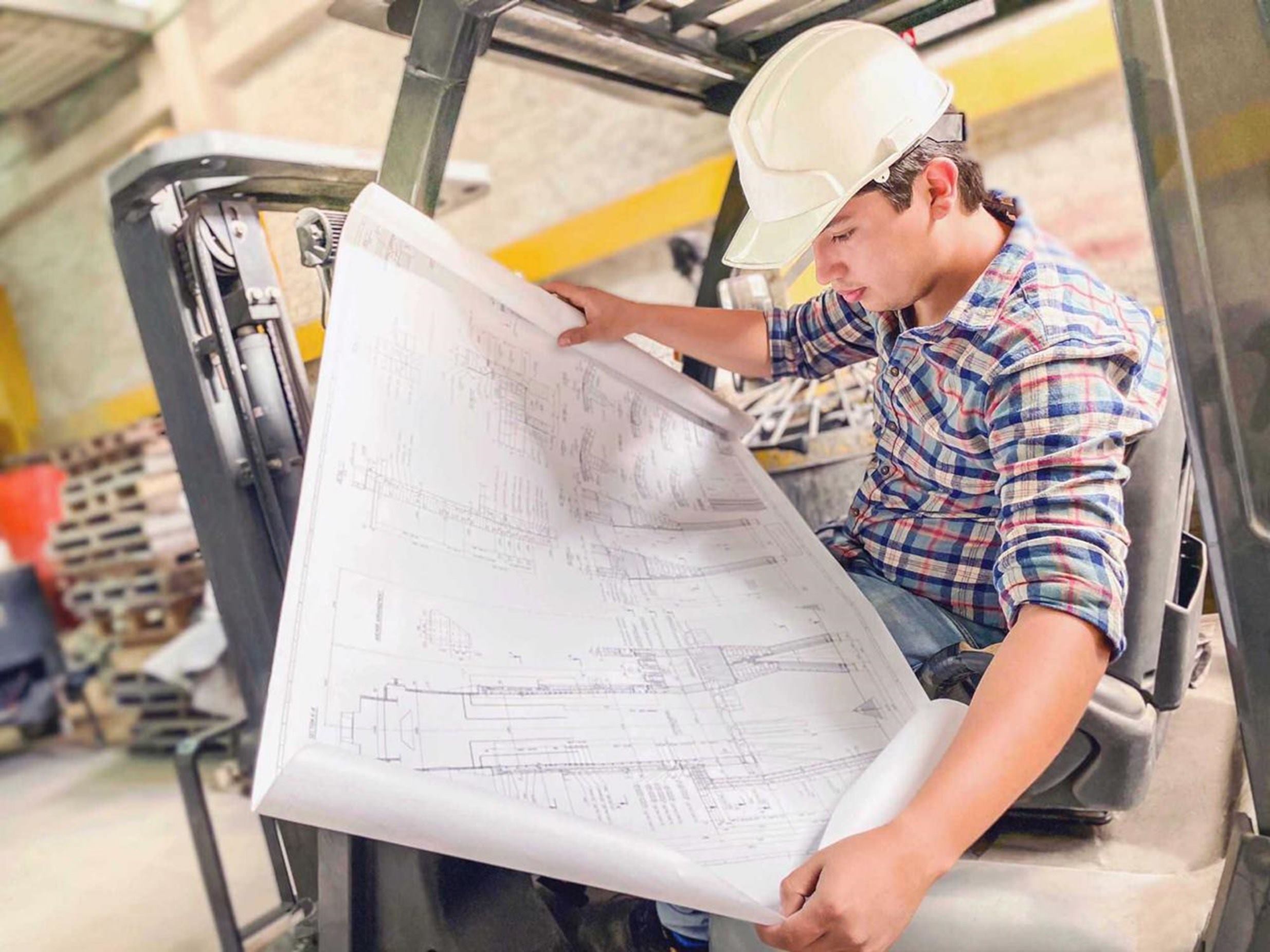 ingeniero y planos construcción